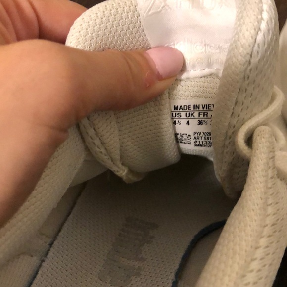 ADIDAS RUNNING SHOES - Picture 5 of 5